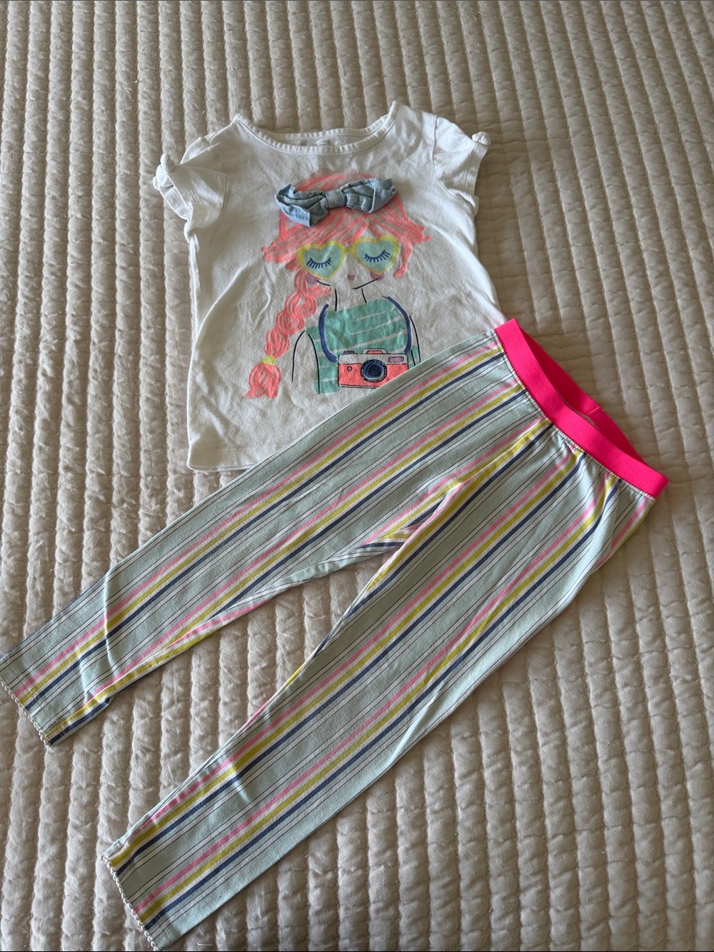 GAP Girls White Graphic Short-Sleeve Top with Pink-Trim Striped Leggings